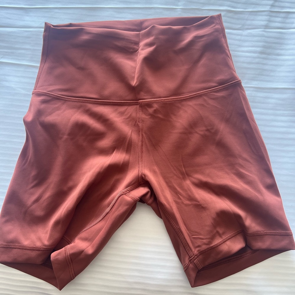 Lululemon high-rise short 6”